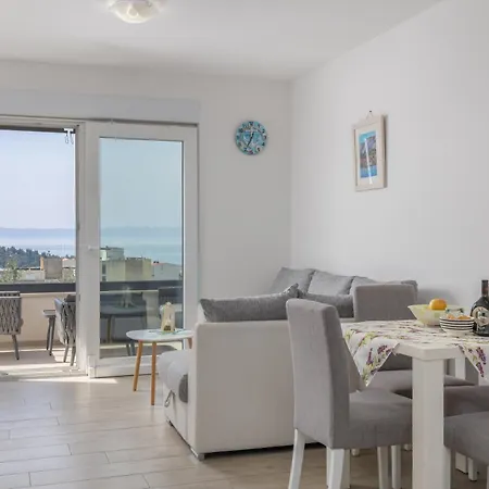 Sea Breeze With Private Balcony & Garage Макарська